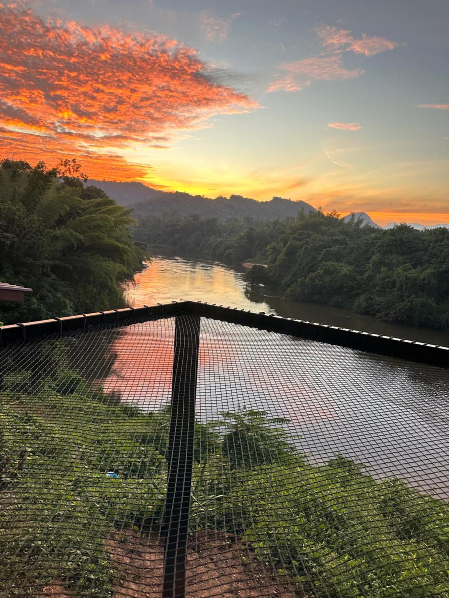 Hotel Kwainoy Riverpark à Ban Huai Maenam Noi Extérieur photo